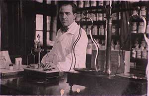 Dott. Alberto Graziani nella farmacia dell'Ospedale Civile di Venezia 1926
